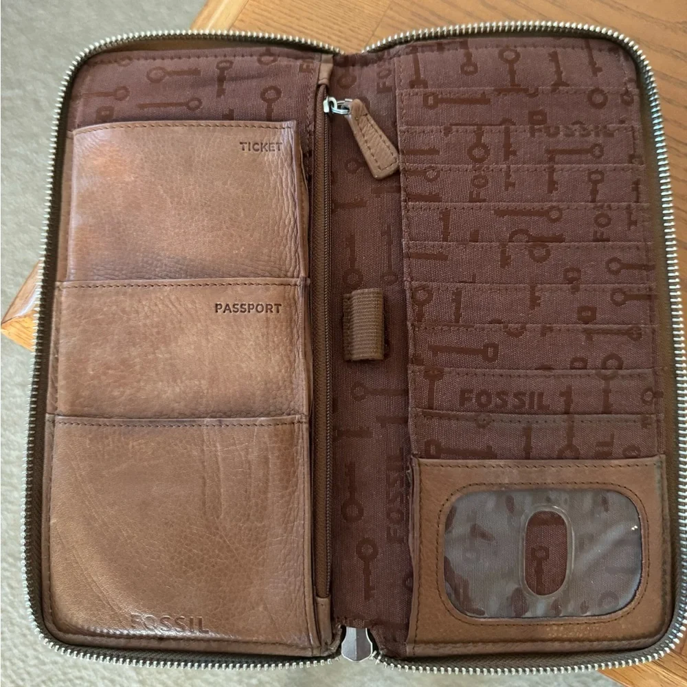 Fossil Dark Brown Aged Leather Travel Wallet